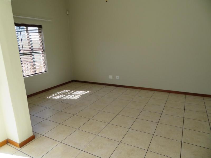 To Let 3 Bedroom Property for Rent in Eikenbosch Western Cape